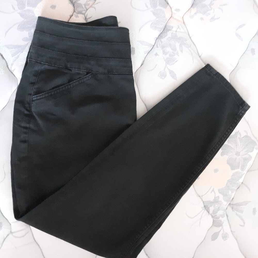 BDG Super High Rise Twig Ankle Black Jeans